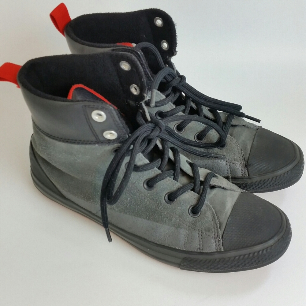 Suede Converse hightop sneakers, size 6